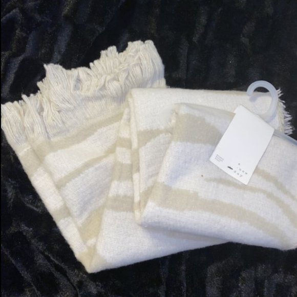 A New Day Blanket Scarf Zebra Print  Beige - Picture 4 of 5